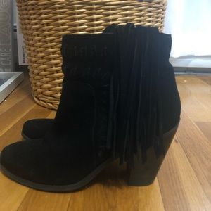 Women’s heeled booties with fringe
